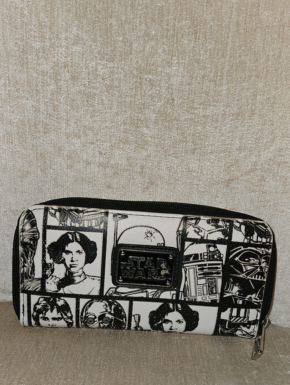 Star Wars Loungefly Black & White Zip Wallet with Branded Silver Pull